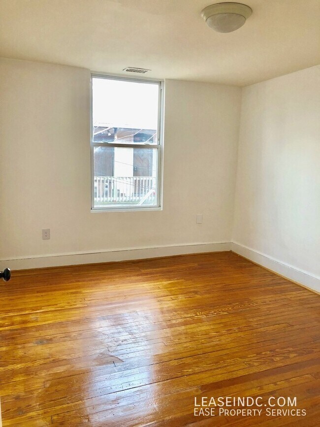 Building Photo - 1708 3rd St NW