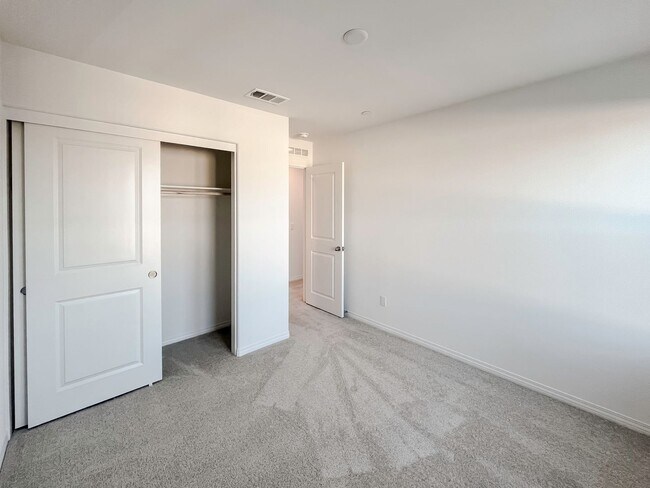 Building Photo - NEWER CONSTRUCTION ~SOLAR~ 3 BED 3 BATH BE...