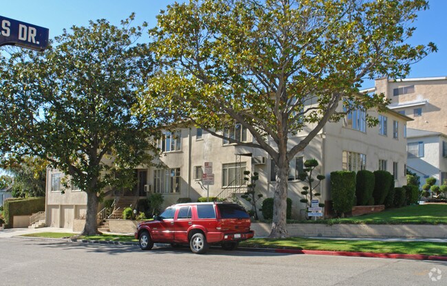 Building Photo - 10301 Ilona Ave