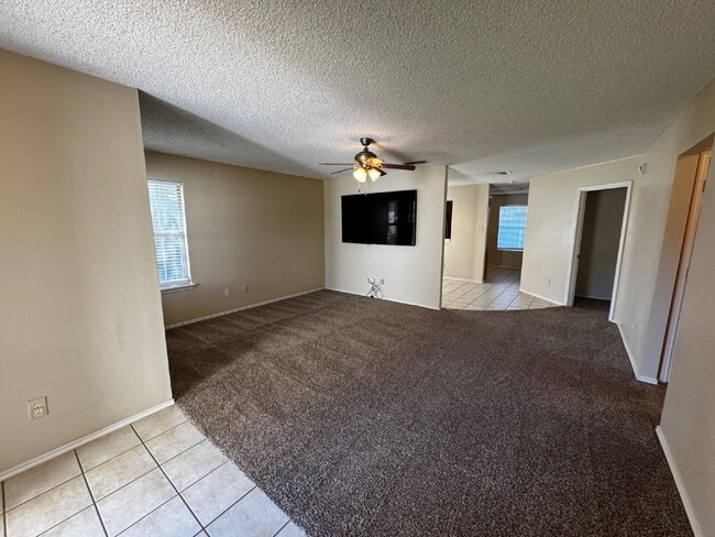 Building Photo - Stunning 2-Bed Oasis in Established Neighb...