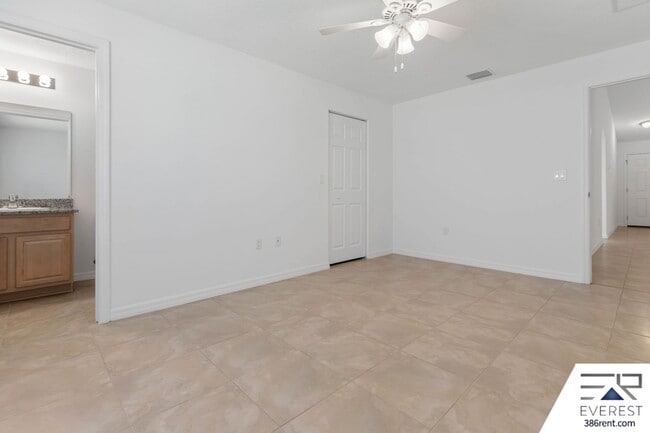 Building Photo - LIKE NEW 3/2/1 TOWNHOUSE IN BEAUTIFUL SEMINOLE WOODS