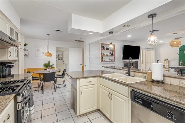 Building Photo - 2404 Crestview Cir