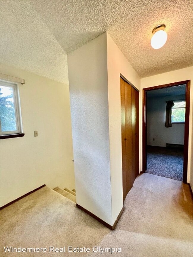 Building Photo - 2 br, 1.5 bath House - 1605 16th Ct SE Unit B