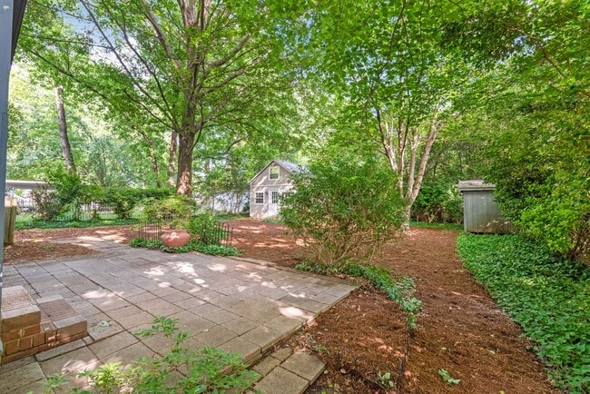 Building Photo - Beautiful Brick Ranch in Oakhurst!