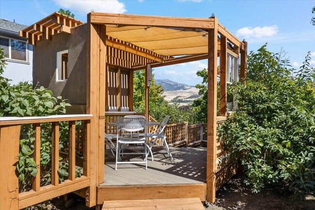 Building Photo - 255 Grant St