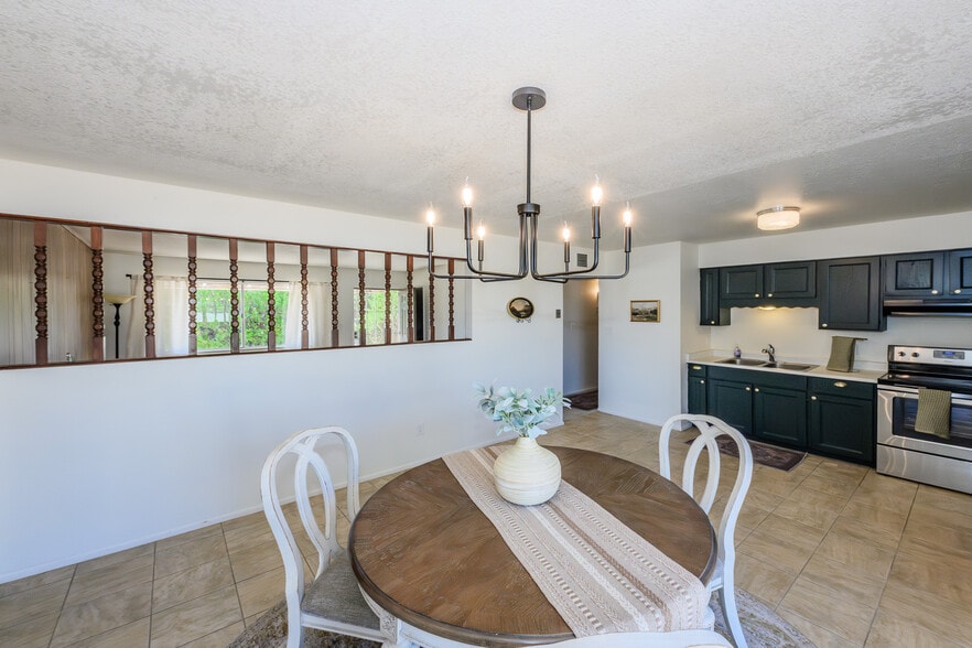 Lots of light - 785 E Country Club Dr