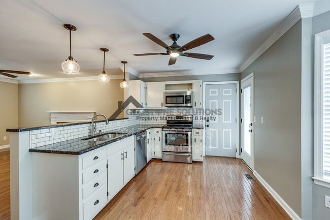 Building Photo - 1135 Wedgewood Dr