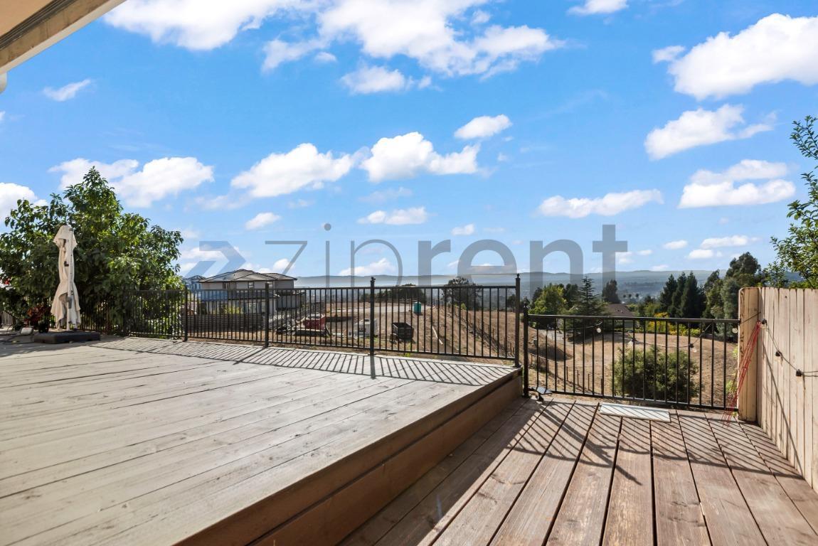 Building Photo - Unit A