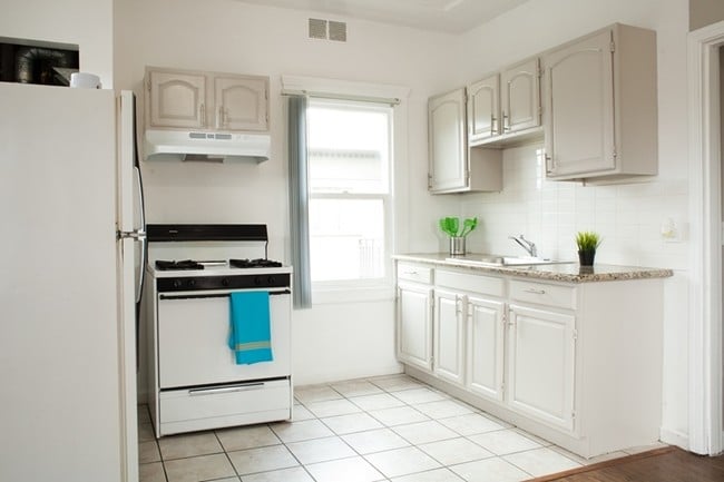  - 2601-2605 High St