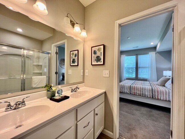 Building Photo - Fully Furnished Luxury Corporate Rental - Brand New Construciton