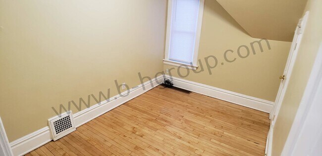 Building Photo - 5719 16th Ave