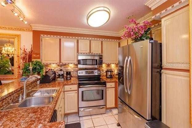 Building Photo - 14013 Fairway Island Dr