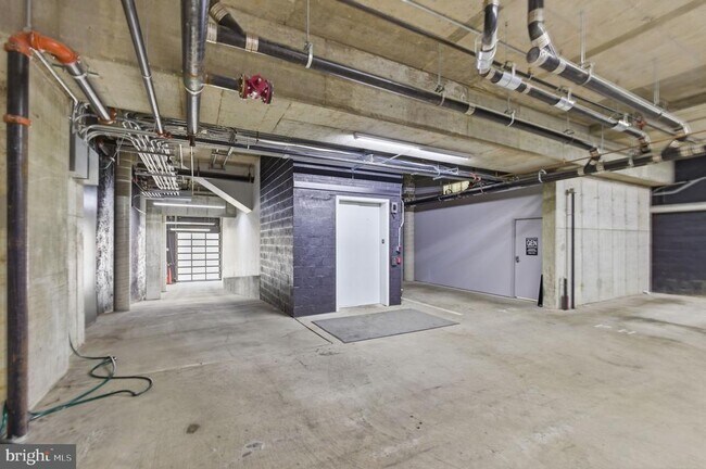 Building Photo - 2108 Walnut St