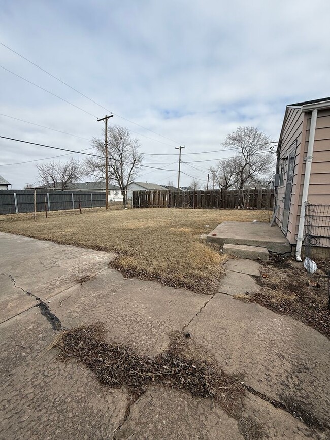 Building Photo - 2 Bedroom, 1 Bathroom House