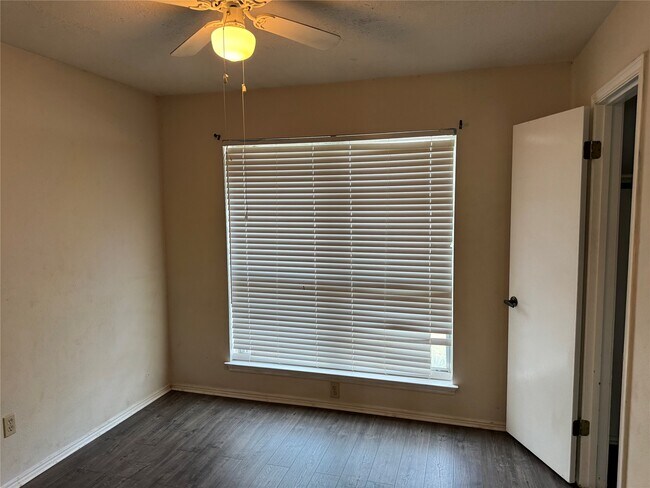 Building Photo - 13123 Chipman Glen Dr