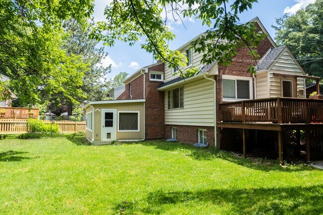 Building Photo - 10000 Kinross Ave