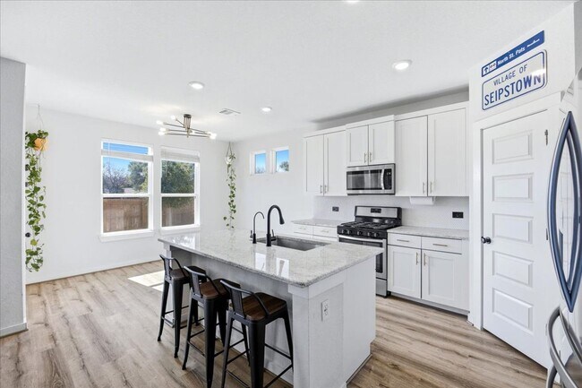 Building Photo - 4710 Audubon Pl