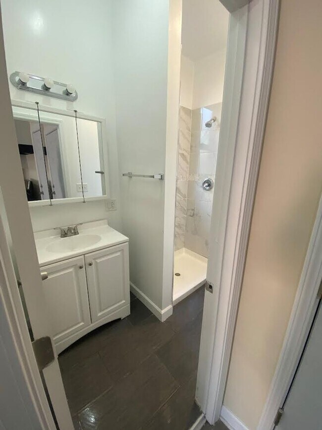 Building Photo - 1434 W Flournoy St