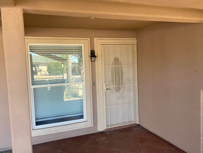 Building Photo - Nicely updated 3/2 SFH in Glendale w no HOA