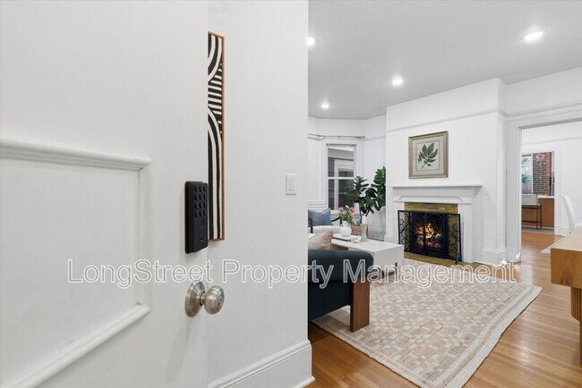 Building Photo - 2338 NW Hoyt St