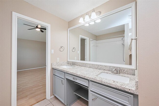 Building Photo - 8714 Ashlawn Dr