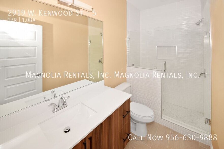 Building Photo - 2919 W Kenwood St