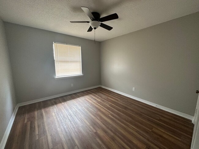 Building Photo - 3 Bed; 2.5 Bath Bossier Home