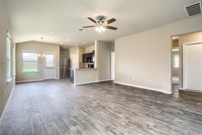 Building Photo - 102 Sulphur River Lp