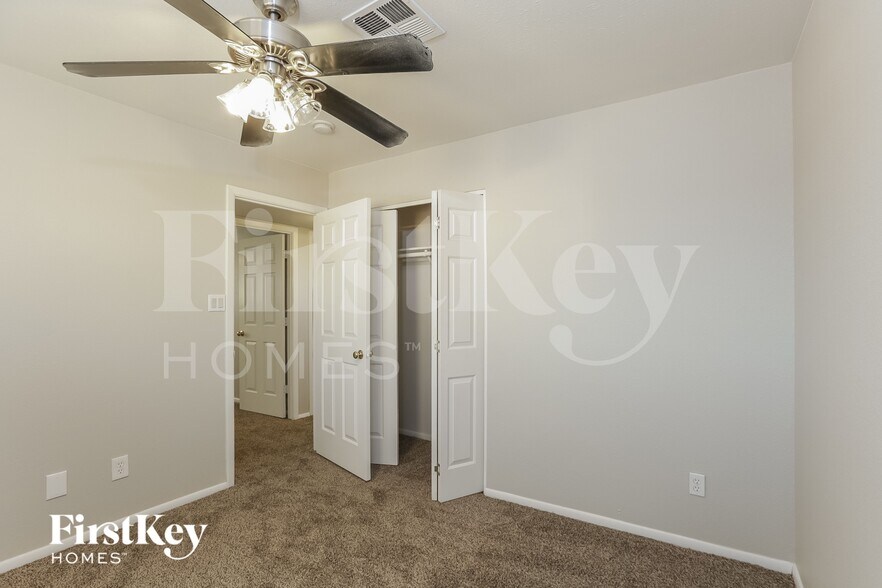 Building Photo - 4501 S Forest Ave