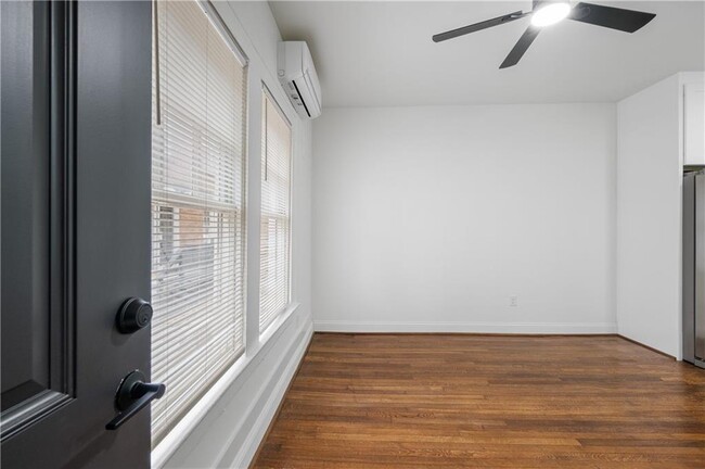 Building Photo - 405 4th St NE