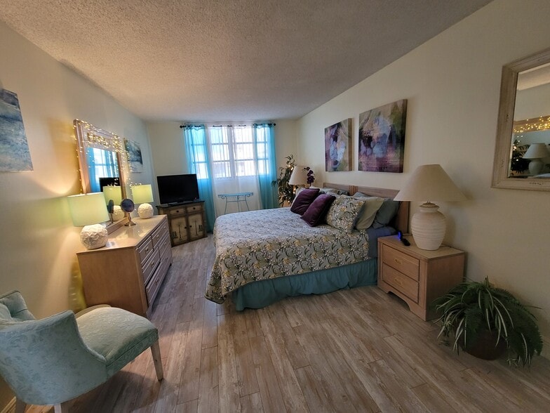 master bdrm - 1421 S Ocean Blvd