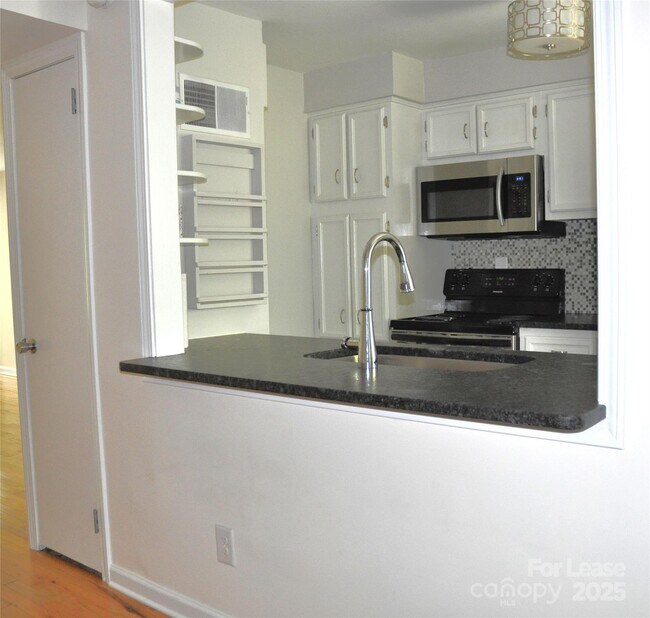 Building Photo - 305 Grady Ave