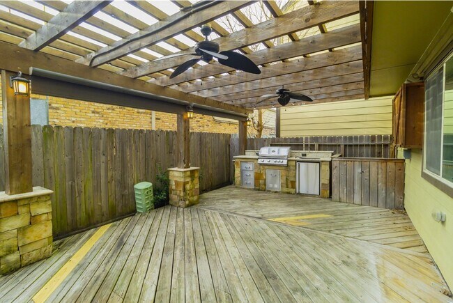 Building Photo - 6363 Fairdale Ln