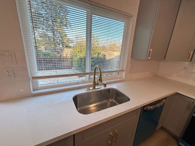 Building Photo - "Completely Remodeled and Charming 3-Bed Oasis with Pool & Fireplace in Pittsburg's Heart!"