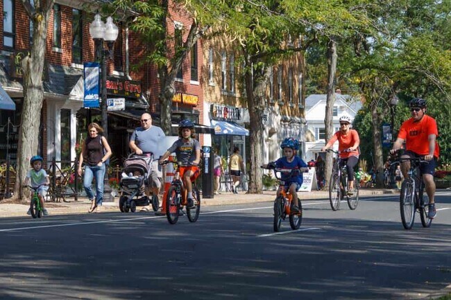 Pedestrian friendly community - 893 Farmington Ave