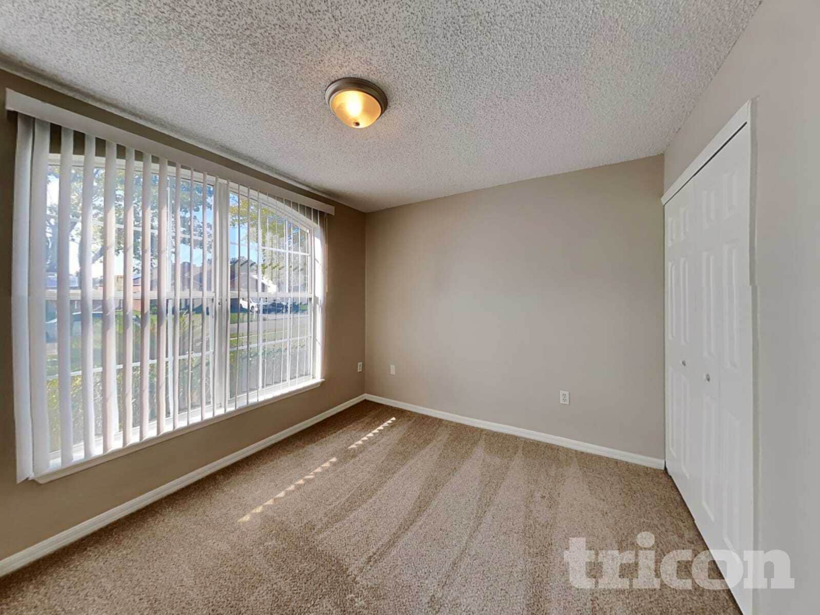 Building Photo - 7403 High Bluff Rd N