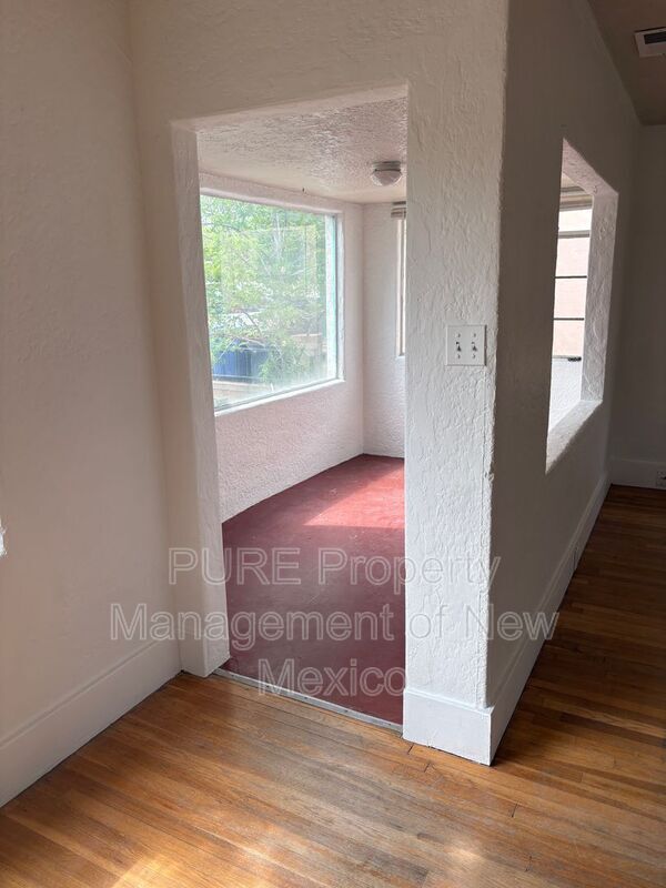 Building Photo - 404 Harvard Dr SE