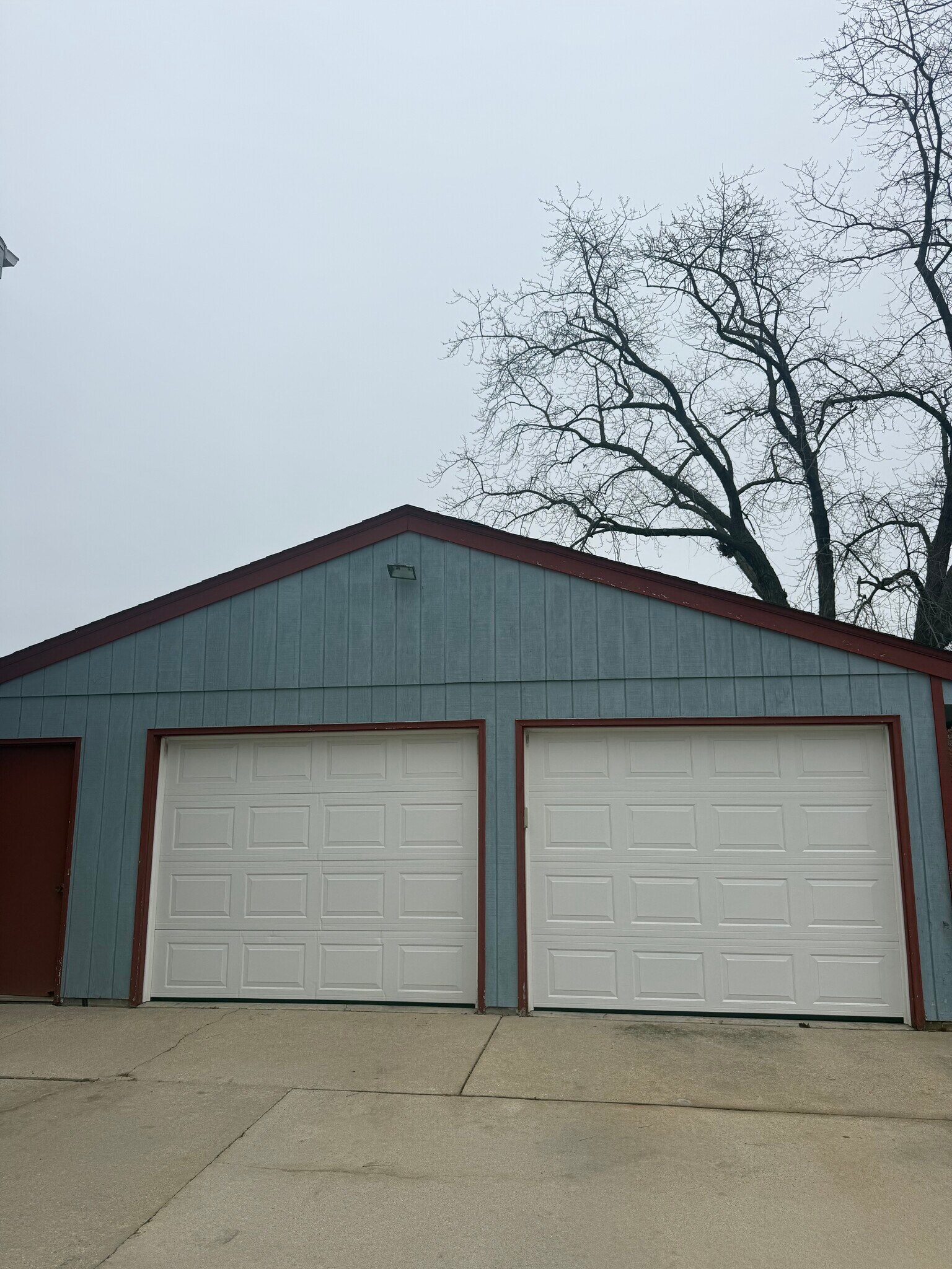 Garage parking - 240 N Spring St