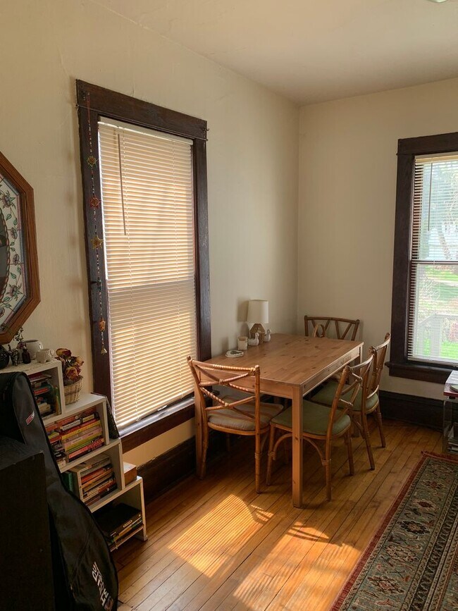 Building Photo - 418 S Orchard St