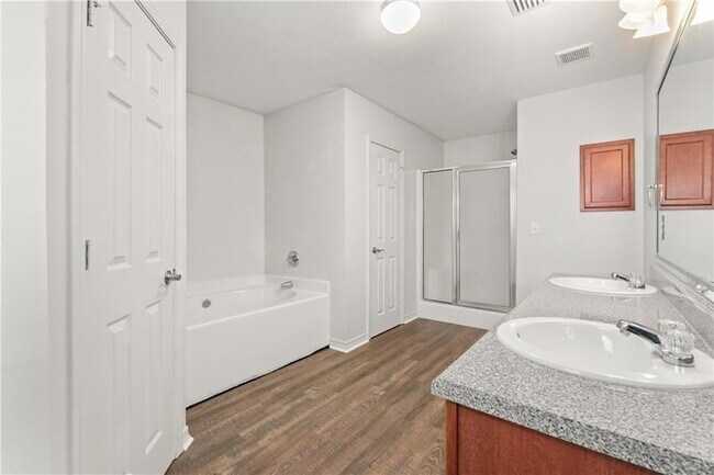 Building Photo - 2940 Jersey Dr W