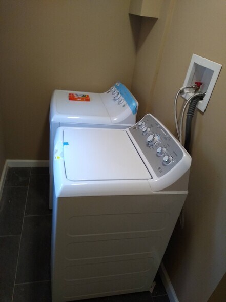 Building Photo - 2054 Ann St