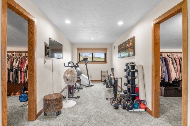 Building Photo - Sedalia Oasis on 8+ Acres