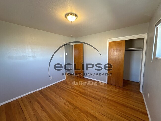 Building Photo - 1823 Gunnison Ave