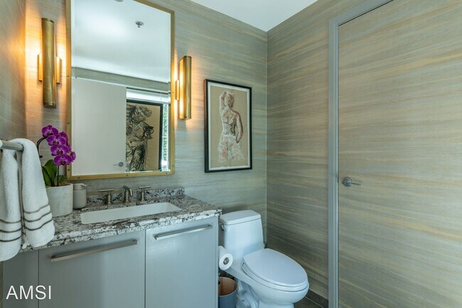 Building Photo - 3 br, 2.5 bath House - 489 Harrison Street...