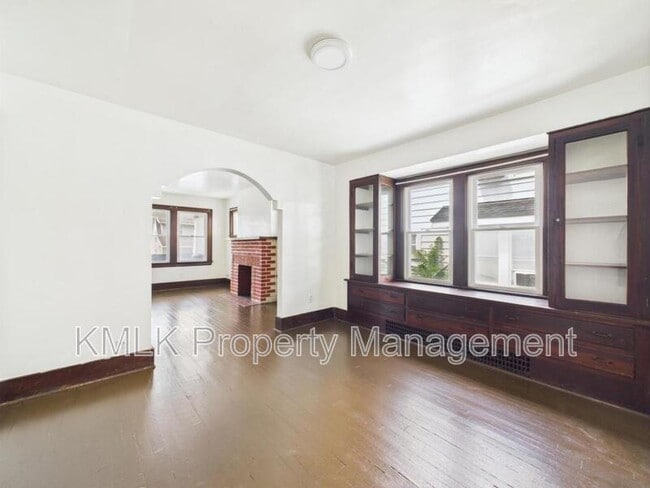 Building Photo - 661 Patterson Ave