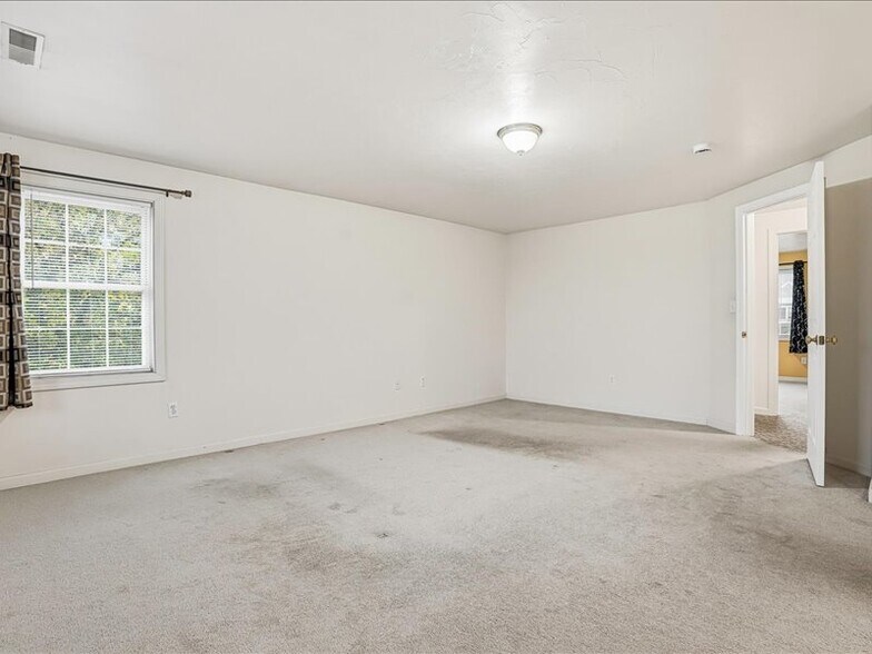 Building Photo - 20 Frongillo Farm Rd