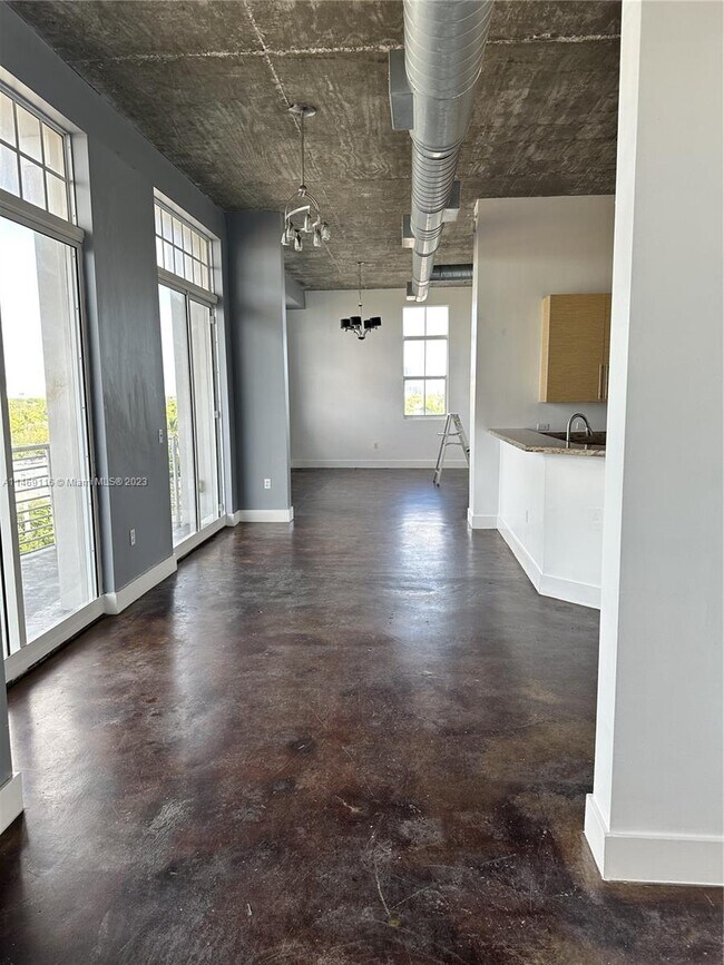 Building Photo - 1791 NE Miami Gardens Dr