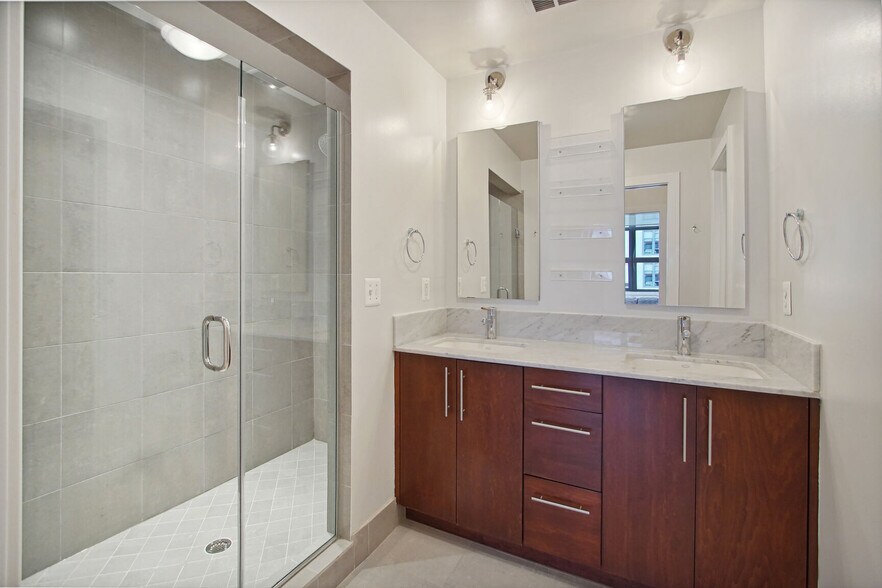 Building Photo - 2117 10th St NW