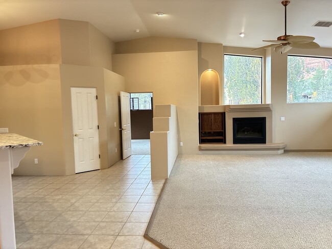 Building Photo - Beautiful Home in West Sedona