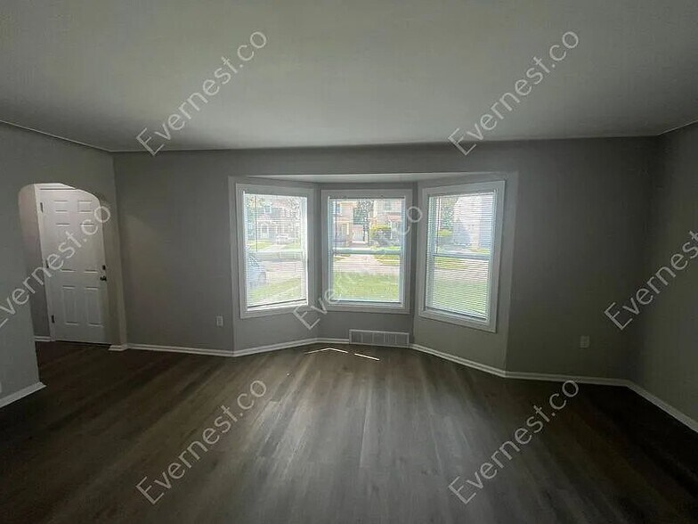 Building Photo - 2820 Winsted Dr
